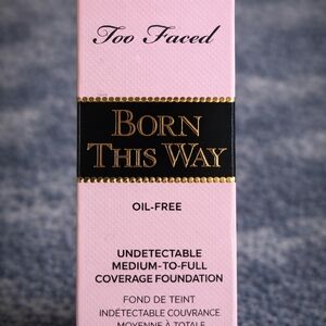 Too Faced Born This Way Foundation - Light BIEGE